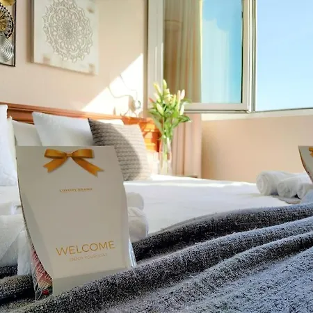 Don Gustavo 2 Bedroom Front Apt, Sea Views 아파트