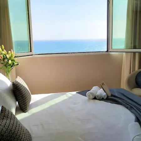 Don Gustavo 2 Bedroom Front Apt, Sea Views *